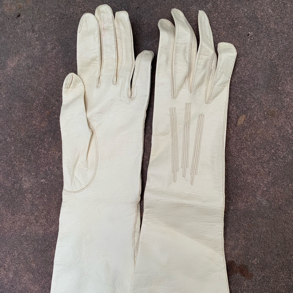 White kidskin women’s gloves
